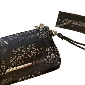 NWT Steve Madden Black and White Wristlet with Zipper Closure.
